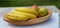 Preview: Handgefertigte Schale aus Lärchenholz mit Obst auf einem Tisch