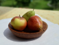 Preview: Handgefertigte Eichenholz-Schale von mARTinWood mit frischem Obst