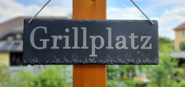 Handgefertigte Deko-Schiefertafel „Grillplatz“ von mARTinWood