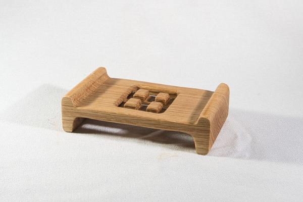 Preview: „Handgefertigte Seifenschale aus Eichenholz, fein geschliffen und geölt“