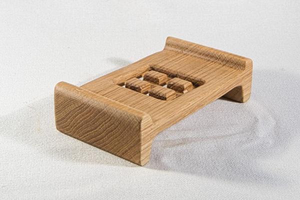 Preview: „Handgefertigte Seifenschale aus Eichenholz, fein geschliffen und geölt“