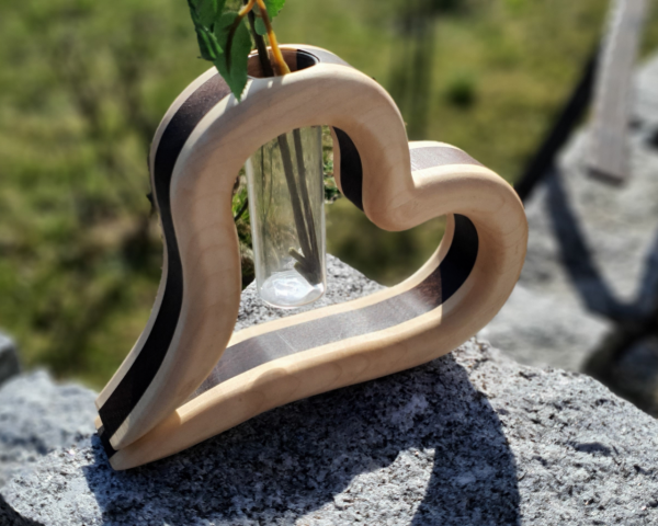 Vase in Herzform gerundete Kanten