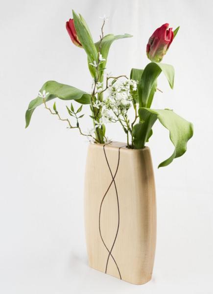 Preview: Moderne Designvase aus hellem Ahornholz mit dunklen Indian-Laurel-Holzintarsien, handgefertigtes Unikat