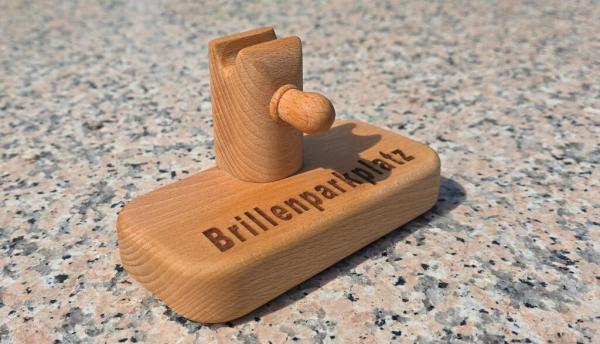 Preview: Brillenparkplatz aus Buchenholz