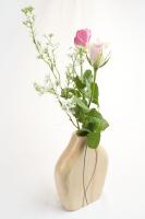 Handgefertigte Ahornholz Vase „Cross cut“ mit dunklen Indian-Laurel-Intarsien und integriertem Glasröhrchen