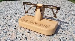 Brillenparkplatz Eye love you aus Buchenholz