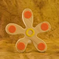 Dekoblume mit Filzapplikation– handgefertigte Holzdekoration aus Holz